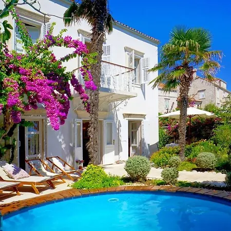 House With Private Pool At The In - Peljesac Villa *