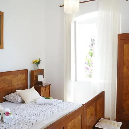 House With Private Pool At The In - Peljesac Вилла Оребич