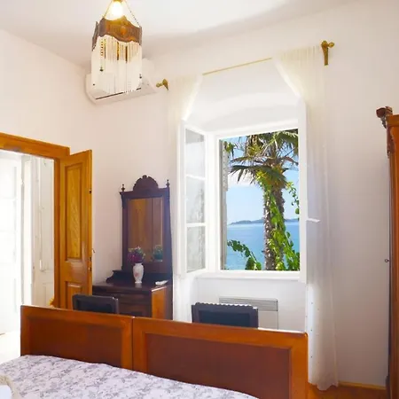 House With Private Pool At The In - Peljesac *